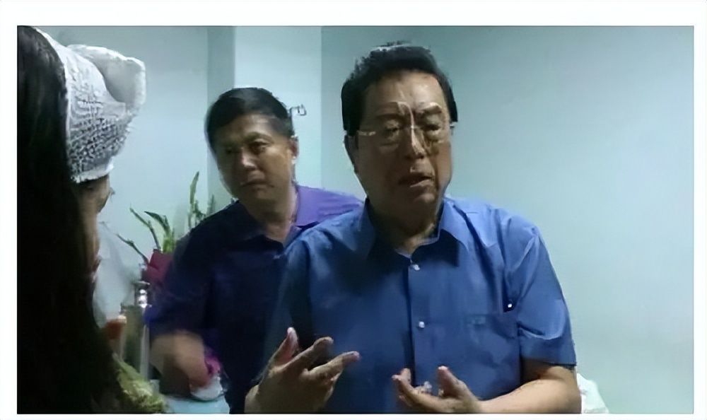 李双江长子李贺：弟弟李天一入狱后，他不计前嫌照顾父亲和继母