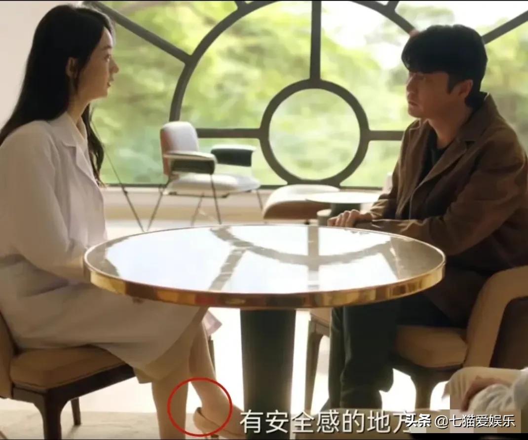 女星的辨识特质：赵丽颖的小脚，刘诗诗的天鹅颈，李沐宸的招风耳