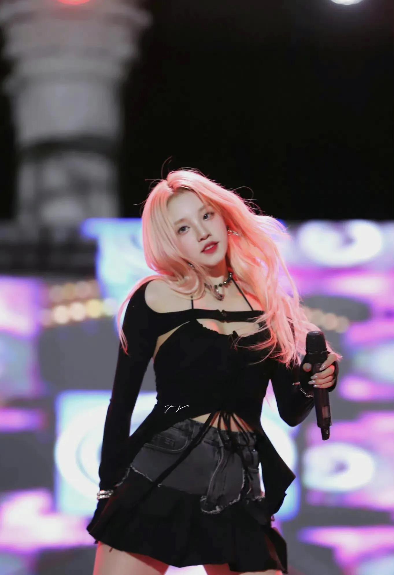 宋雨琦美图 湿发也好美 什么风格都能驾驭，跳舞妖精好会扭