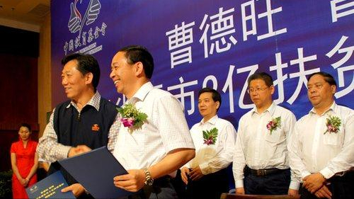 捐款160亿，硬刚美国不惧制裁，“玻璃大王”曹德旺到底有多厉害