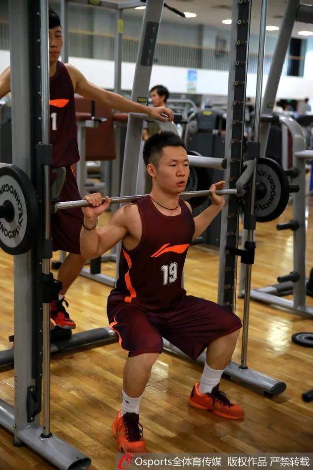 为什么nba球员都玩命(提高男篮的根本之道在于改变球员流动体制)