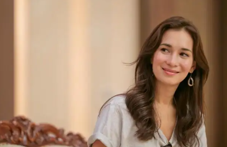 卢靖姗怀孕肚大如箩,马甲线却依旧抢镜,韩庚挺同款"孕肚"