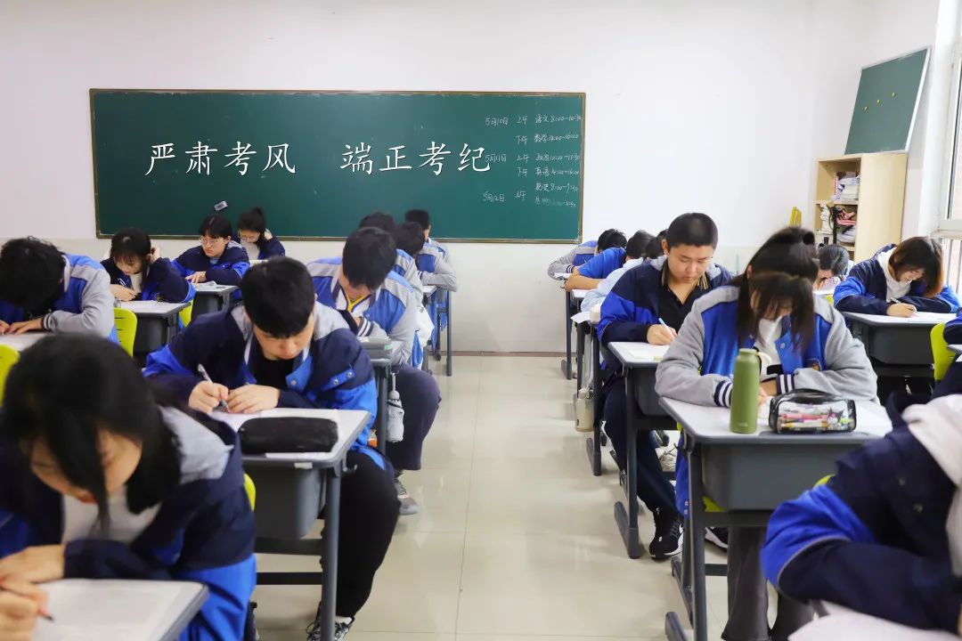 期中考试 | 同学，你认真答题的样子闪闪发光