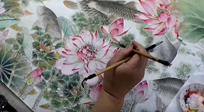 南浔业“鱼”画家创作百鱼图 展现水乡文化