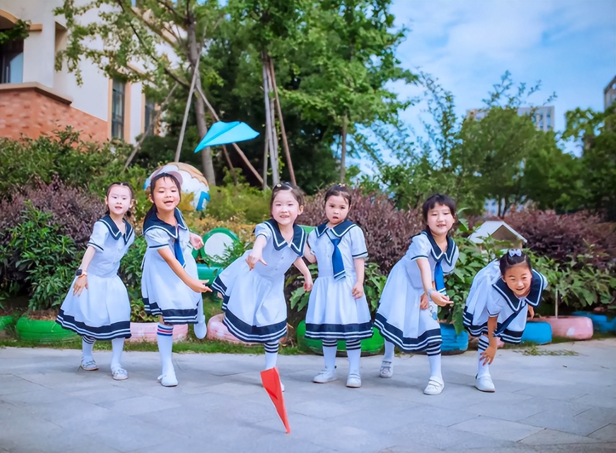 幼儿园家长的烦恼!你愿意花200元,给孩子拍"毕业照"吗?