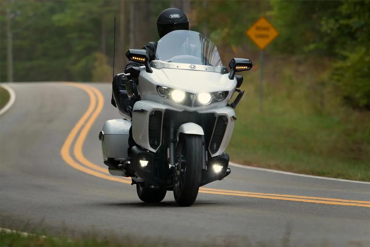 电子油门,铝合金轮毂,多连杆后减震,音响系统,无钥匙启动,车载gps