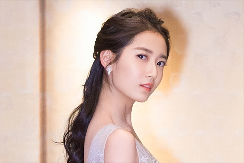 “巴蜀之地”出美人，这10位川妹子女明星，个个国色天香貌美如花