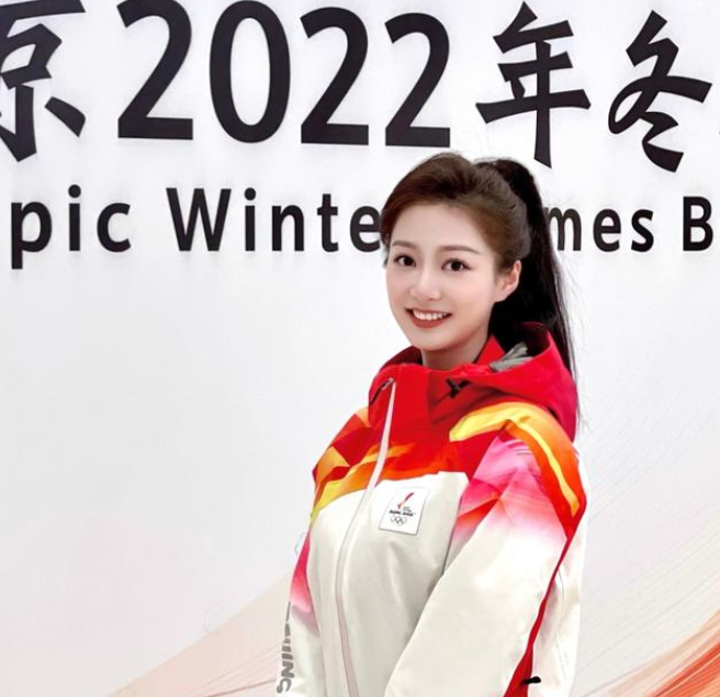 “中传校花”冯琳，成为北京冬奥会火炬手，却被网友质疑德不配位