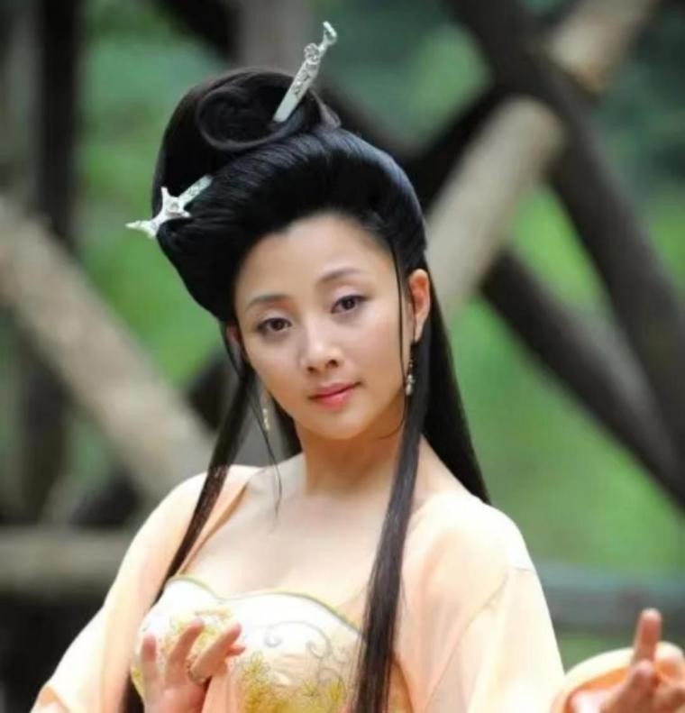 也为大家带来了许多优秀的作品,尤其是殷桃演的两部《武则天秘史》和