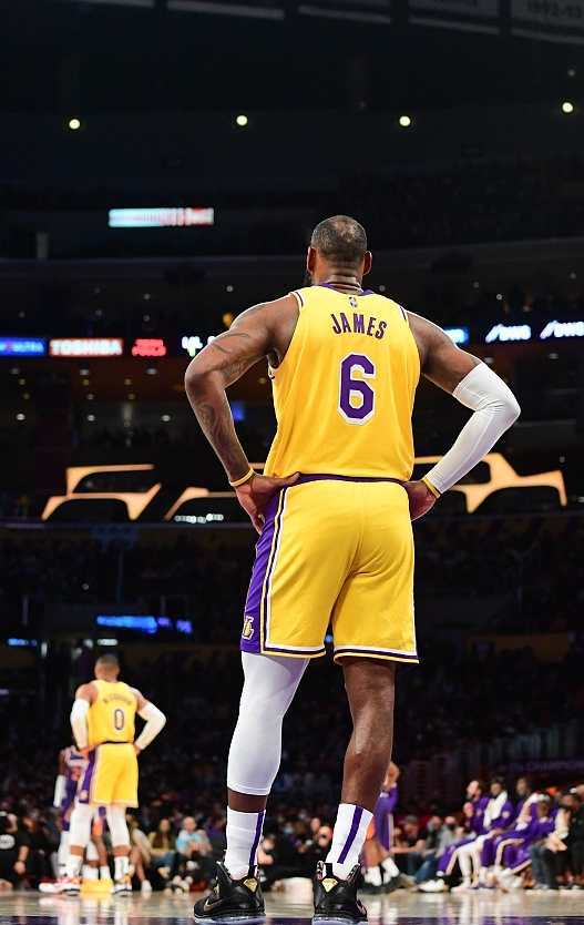 詹姆斯为什么不愿和nba合作(寒心！骑士拒绝詹皇回归，不愿为勒布朗牺牲，决定四只剩一个下家)