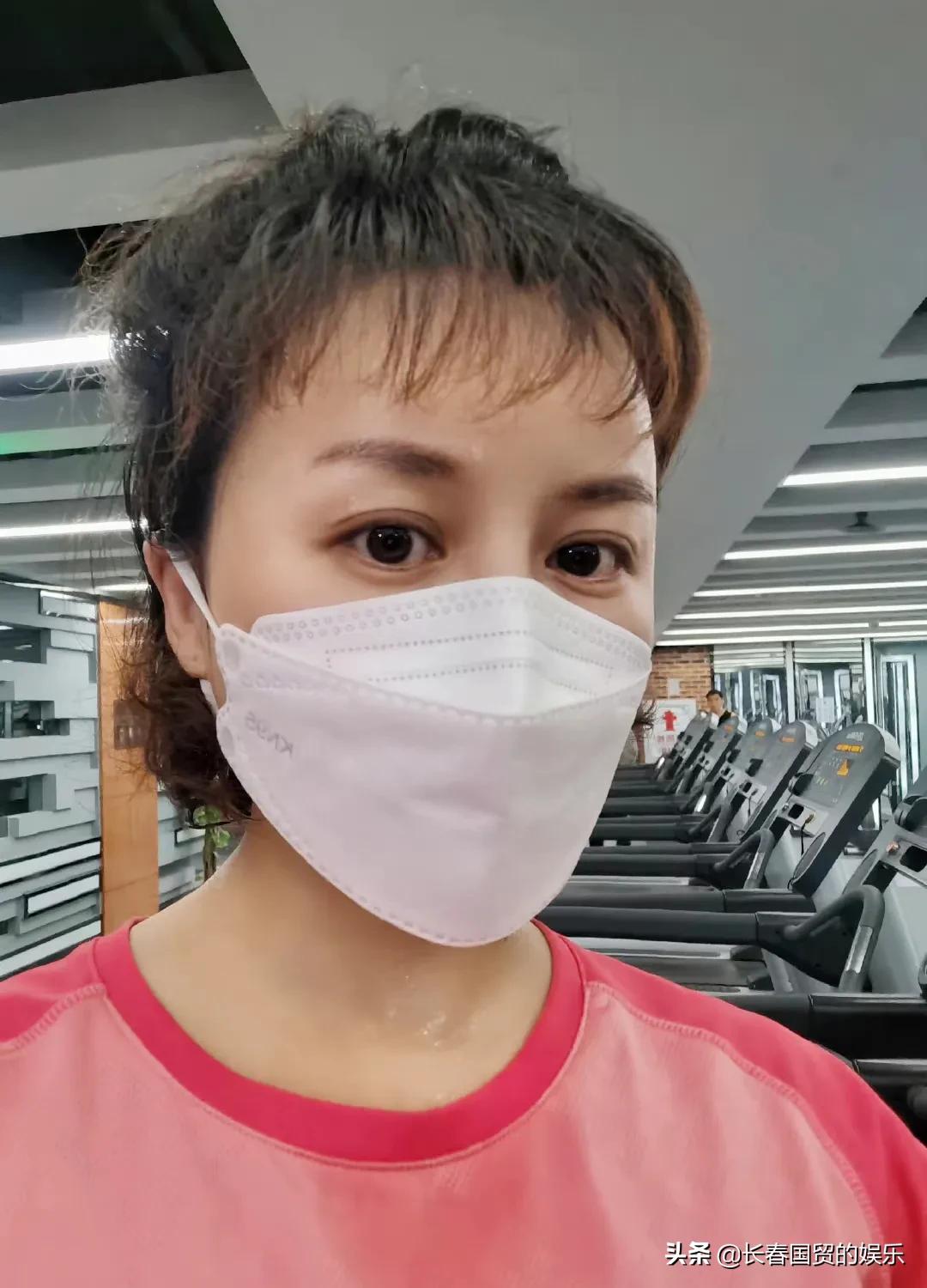 还记得还珠中丫鬟“彩霞”吗？24年后近况曝光，已变身公司高管