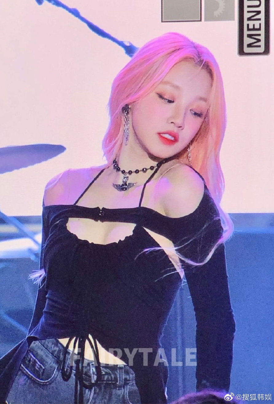 互联网美女真的太多了！杨幂身材大杀四方，赵今麦长大了这么美？