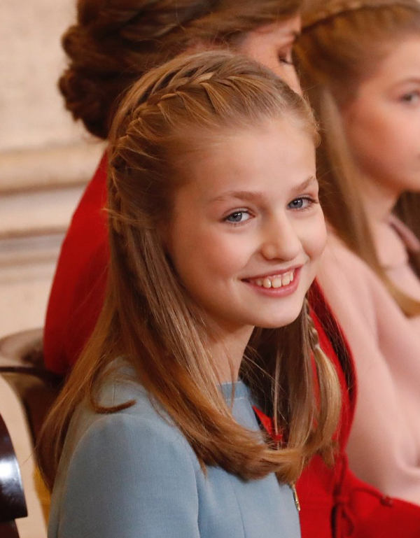 西班牙绝美公主姐妹花大变样?16岁未来女王近照曝光,引网友热议