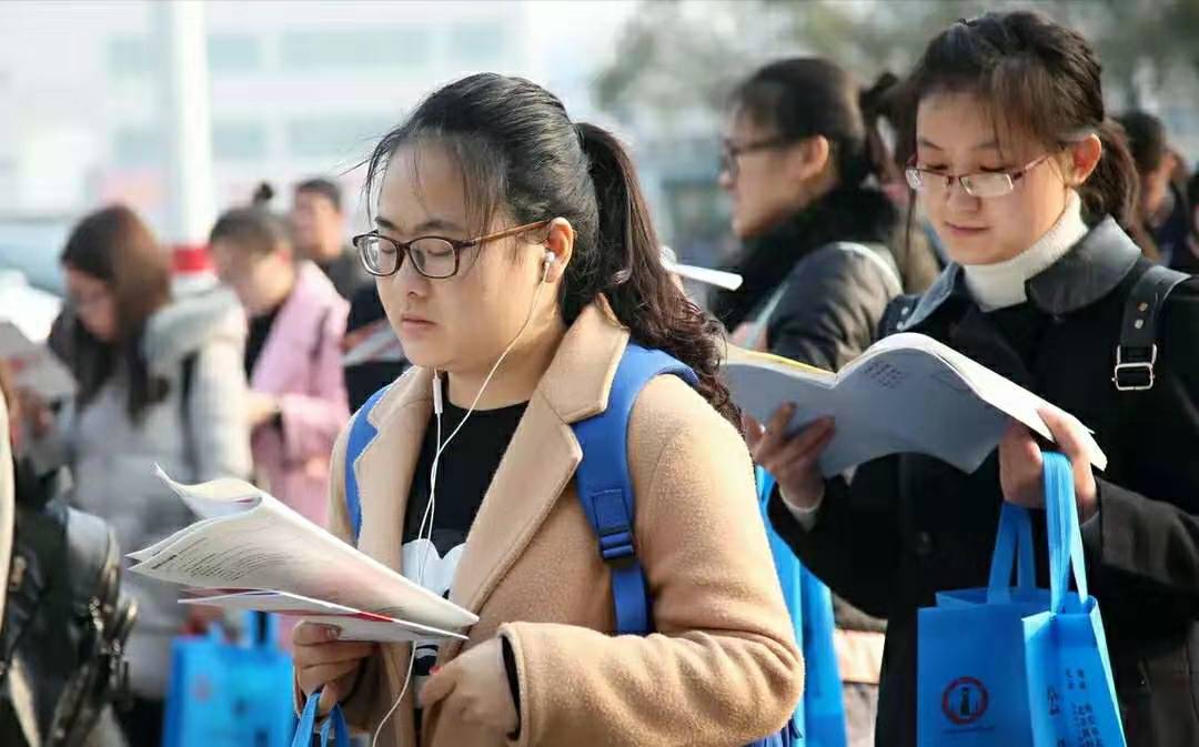 大量三本学生考公上岸，却未见985学生身影，这是为何？