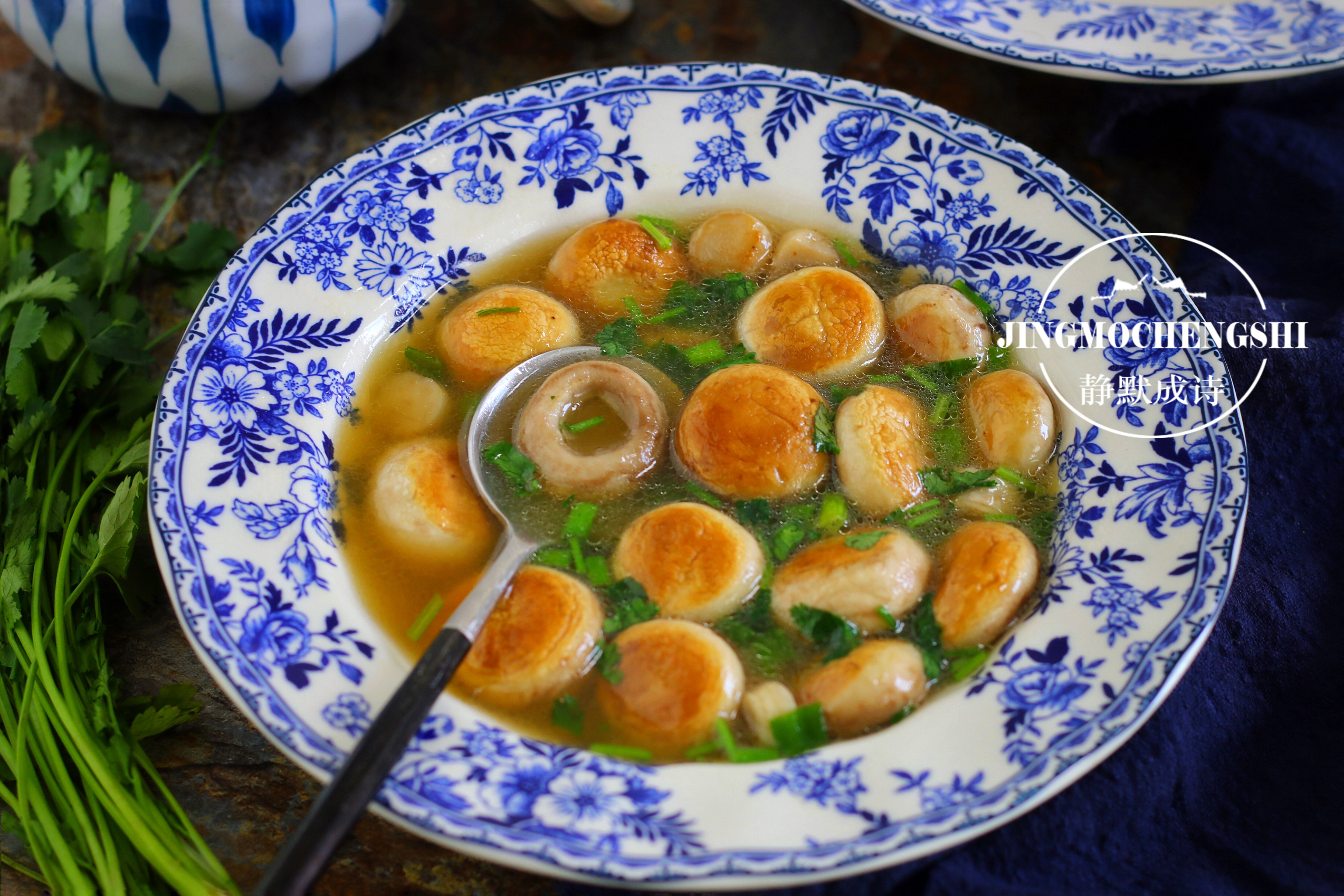 不要轻易尝试这个快手汤，一不小心就会鲜掉眉毛，太好喝了