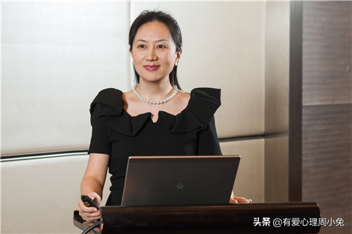 家里有钱且漂亮的女生是什么样的？都有这4个统一的特点