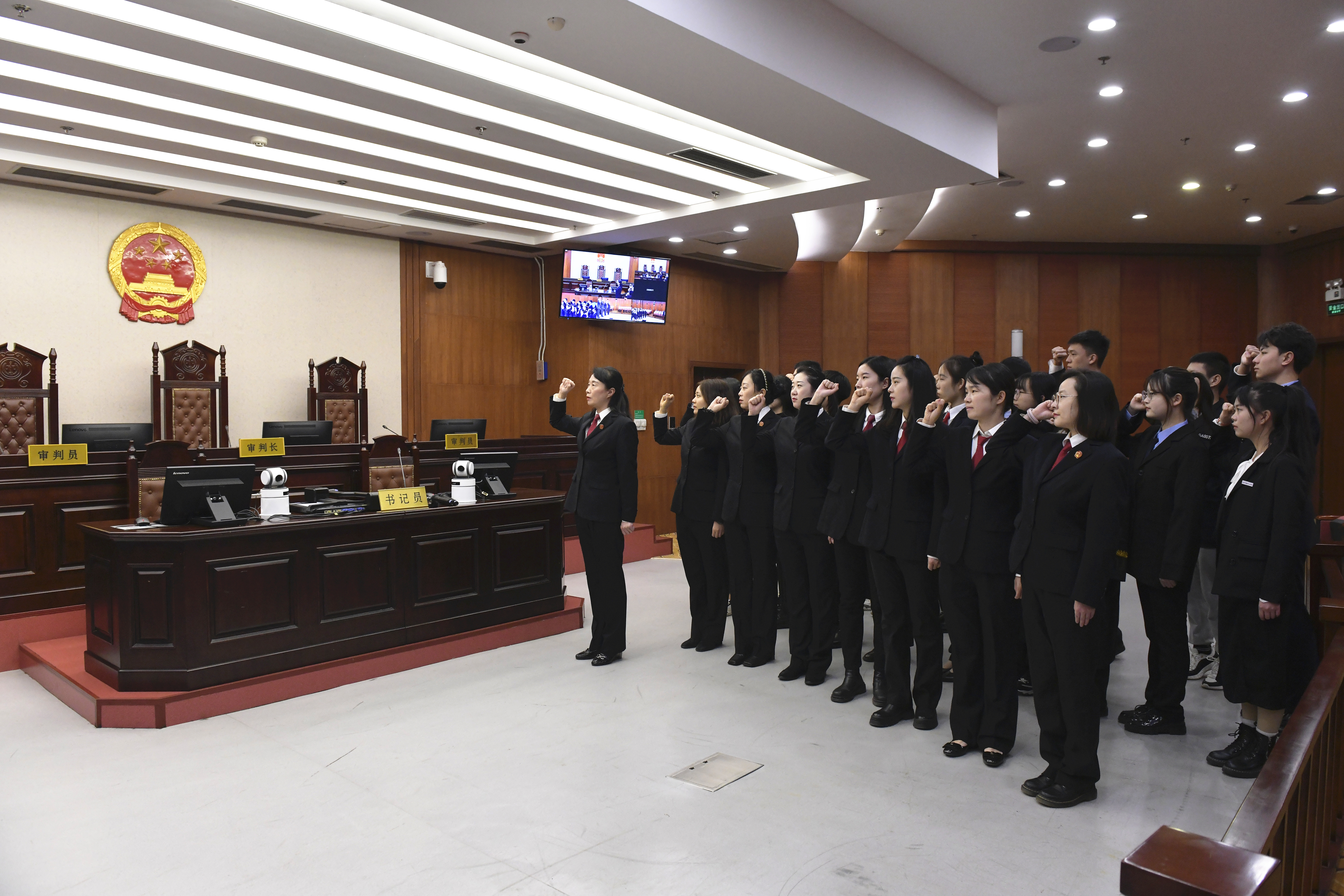 西安市法院少年庭邀请师生进法院 宣讲宪法