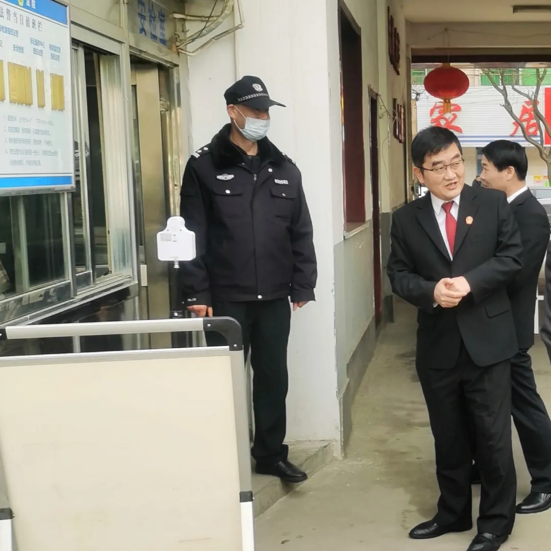三原法院领导班子春节后上班第一天慰问全体干警