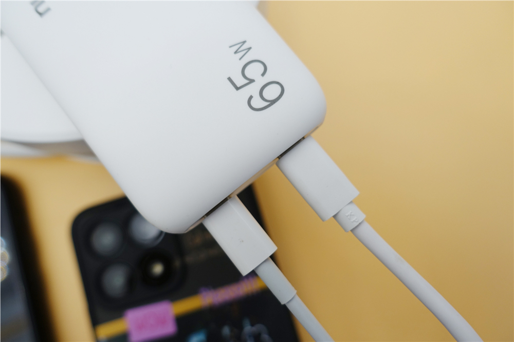 双口超薄氮化镓，轻薄担当！努比亚大白65W超薄氮化镓充电器体验