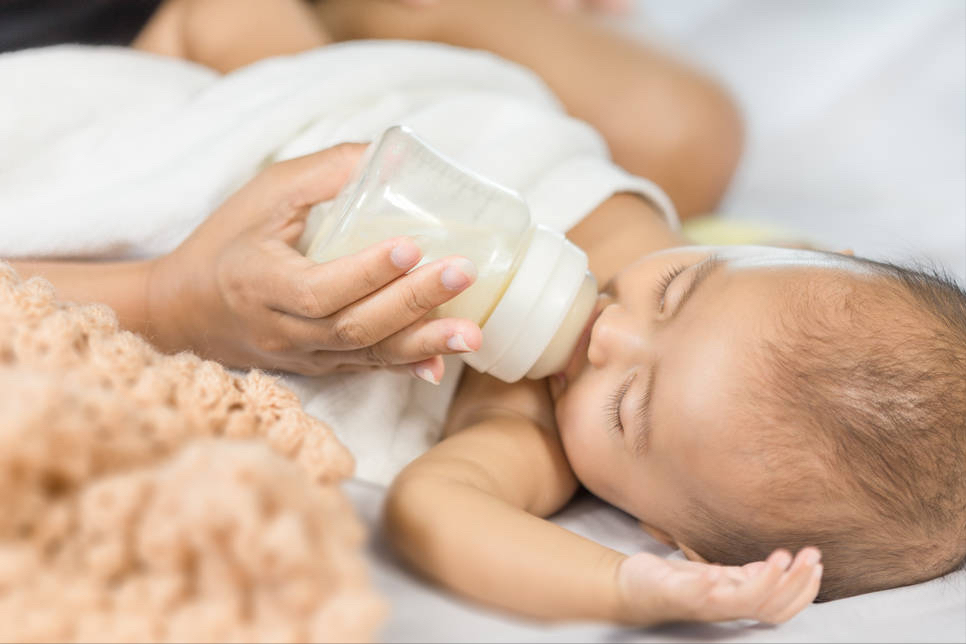宝宝吃夜奶是指几点到几点？了解后，我就再也没怪过宝宝夜醒多了