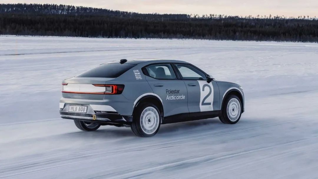 Polestar 2 Arctic Circle原型车官图发布；2023款宝马X5 M谍照曝光