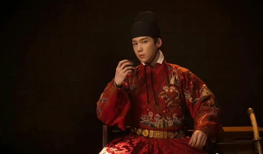 穿飞鱼服我只服这11位男星！穿上后个个化身为万人迷，霸气侧漏