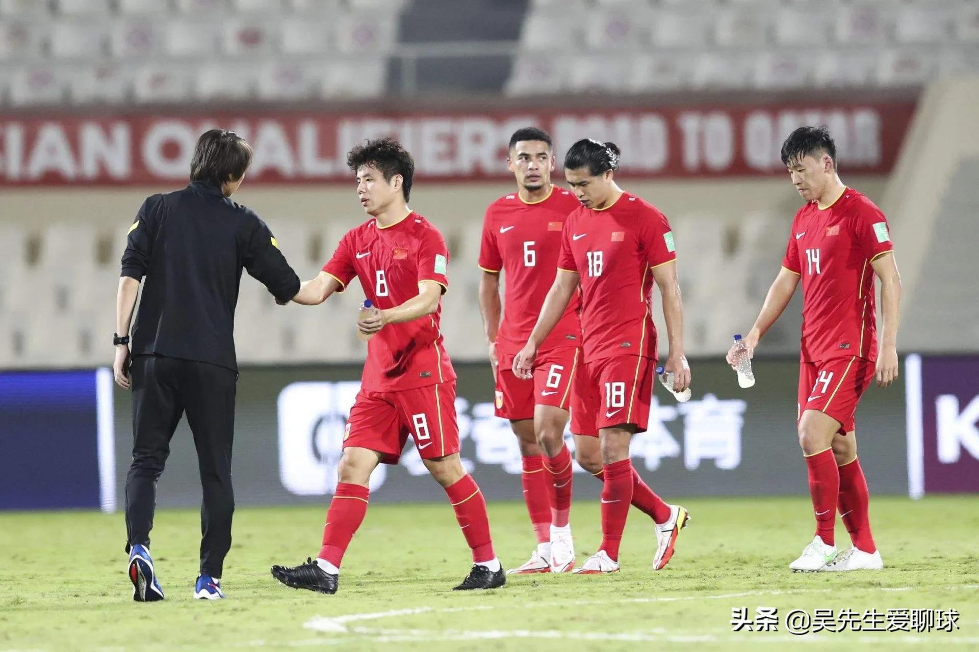 FIFA世界杯海报素材图片(下午4点，FIFA官宣世界杯海报！15位巨星上榜，梅西C位，武磊落选)