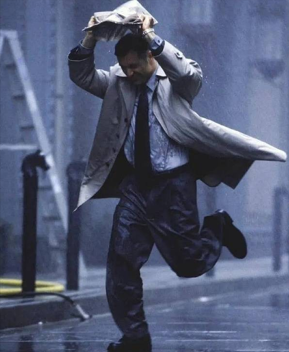 鹅厂新剧招商海报曝光！修图师集体掉线，肖战、李沁直接脸变形