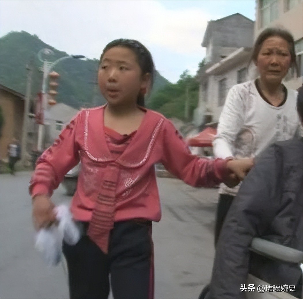 她因《变形计》染上公主病，回村后变了个人，富人游戏穷人玩不起