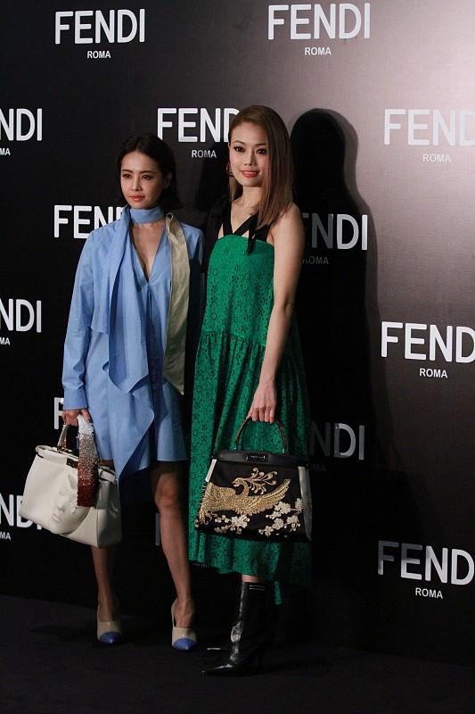 容祖儿蔡依林气场都好强，穿的裙子都不带收腰，却也很高级