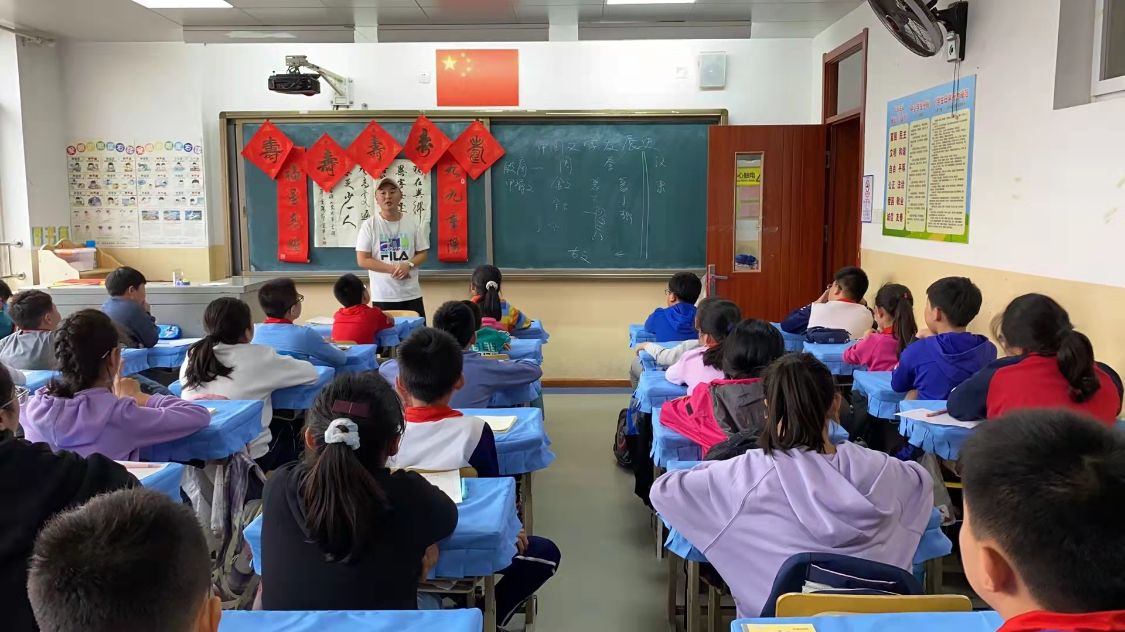 家校职业共育 同助七彩梦想—青岛洛阳路第二小学开展生涯教育活动