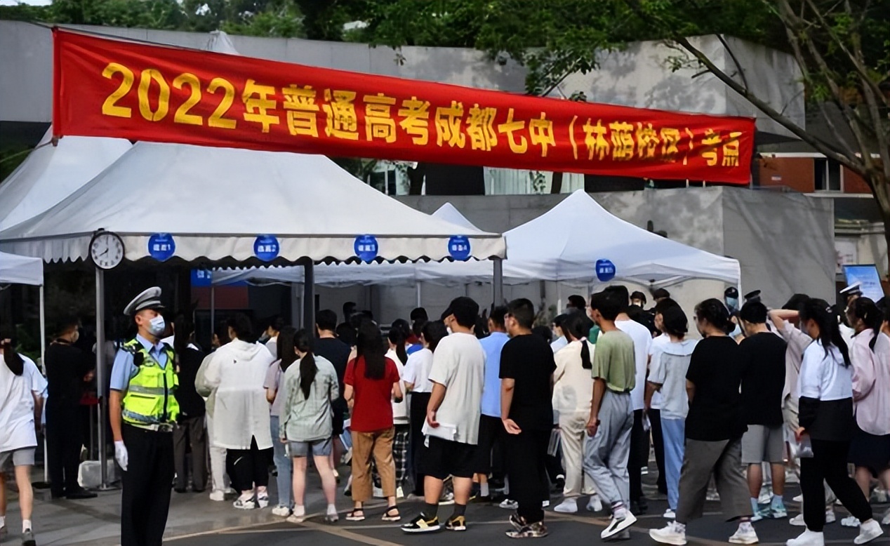 大学数学难吗（2022高考数学因难度太大上热搜）