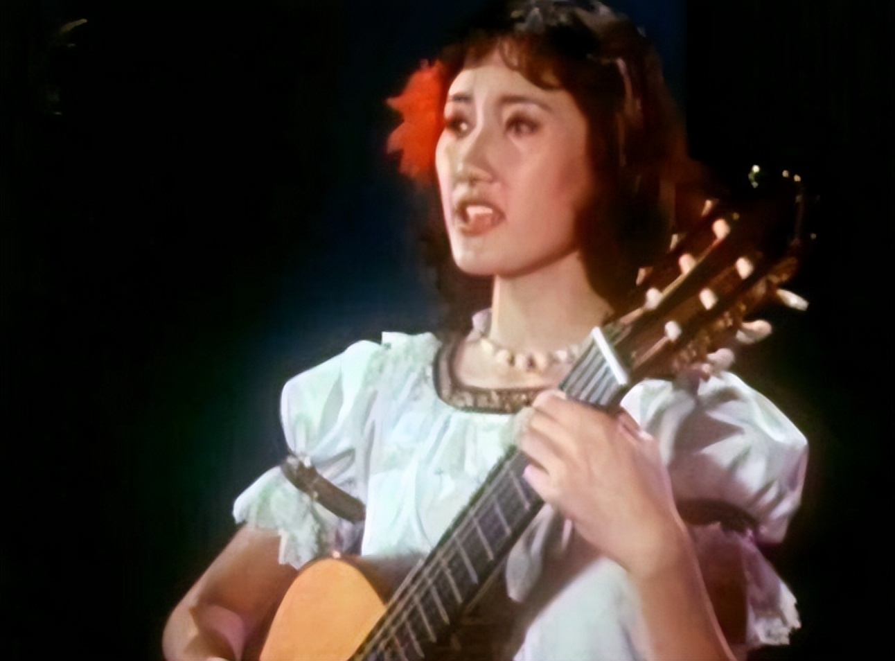 索宝莉：因一首歌爆红，为丈夫屈建远嫁，身世凄苦，56岁病逝异乡