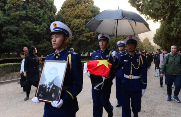 高考一加分政策惹争议，有些家长认为不公平：寒窗苦读没拼过身份