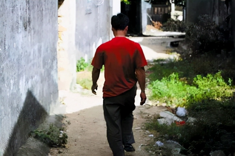 2001年，江西一男子因无钱付彩礼，用火药在小学残忍杀死42人