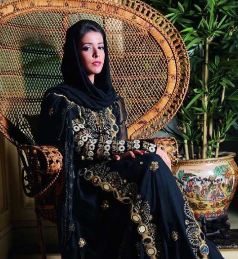 这个享誉迪拜的珠宝设计师，自小与珠宝结缘，她的设计理念很独特