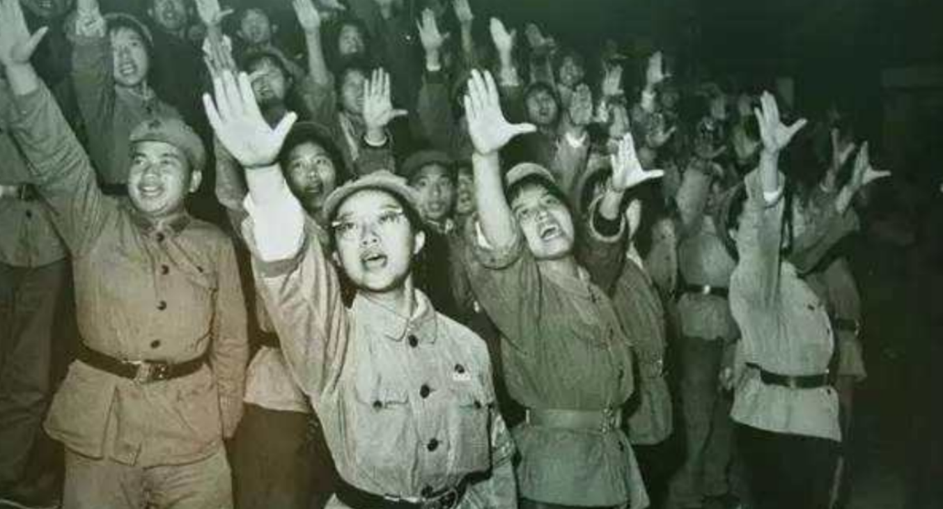 77年高考恢复，被录取的001号学生怎样了？一生都在报效祖国