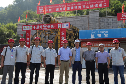 建中老铁路精品 树中老友谊丰碑