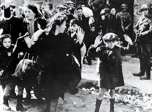 瑞士，为什么不中立了？