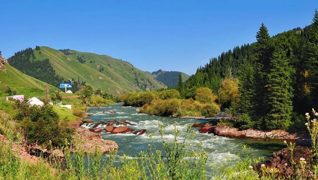 伊犁河流域水资源相当丰富,伊犁河上游为特克斯河,巩乃斯河和喀什河