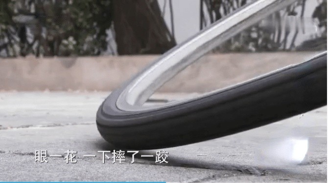 14年前他背“疯娘”求学，拒绝55万年薪，如今改变千名学子命运