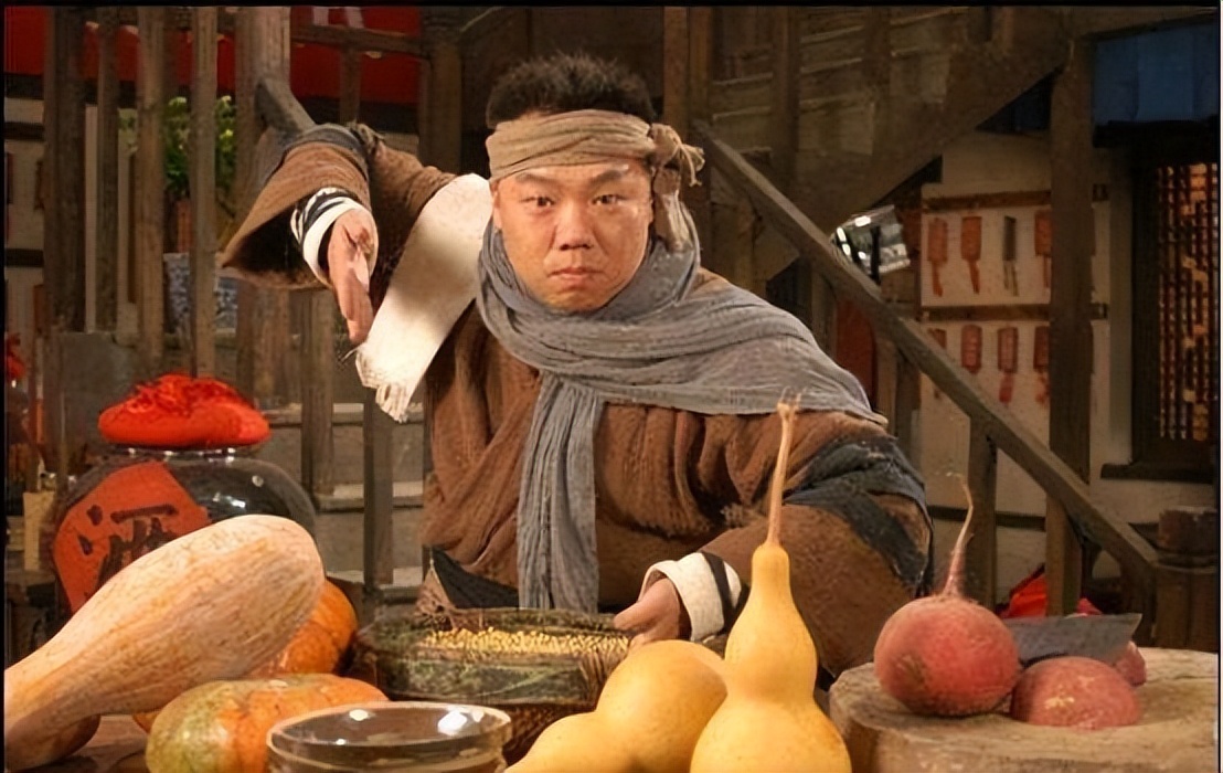 “李大嘴”姜超，相亲20次娶胖妻，38岁才得子，蜗居生活也幸福