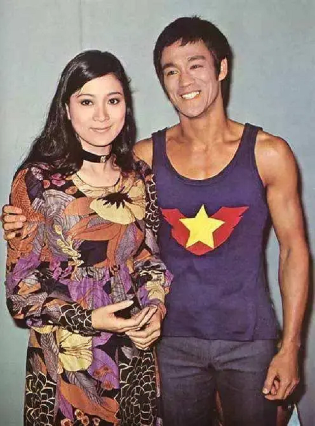 居然是在李小龙妻子琳达的生日宴会上,1972年,邹文怀和李小龙在凯瑞