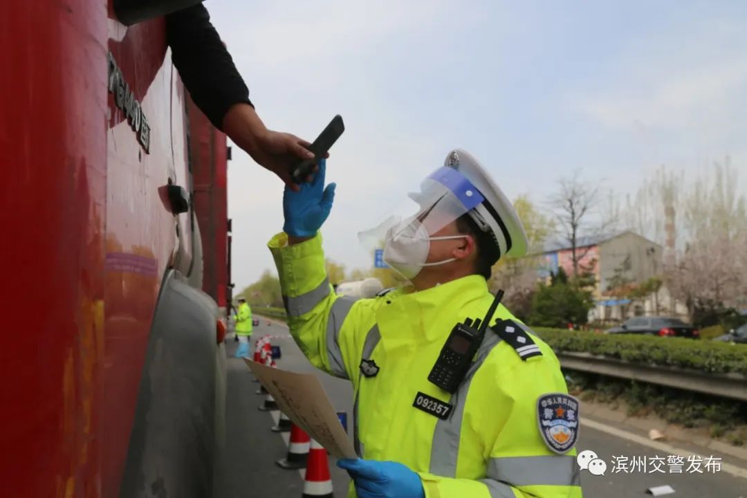 舍小家顾大家——吴希营：疫情防控战线一名交警的责任担当