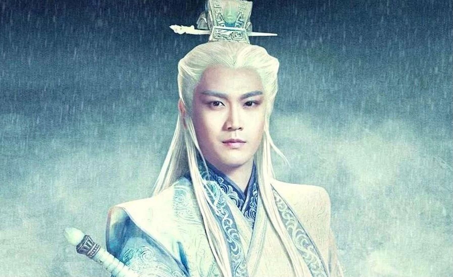 同样是演“白发美男”，有人一眼万年，有人像顶了一头枯草