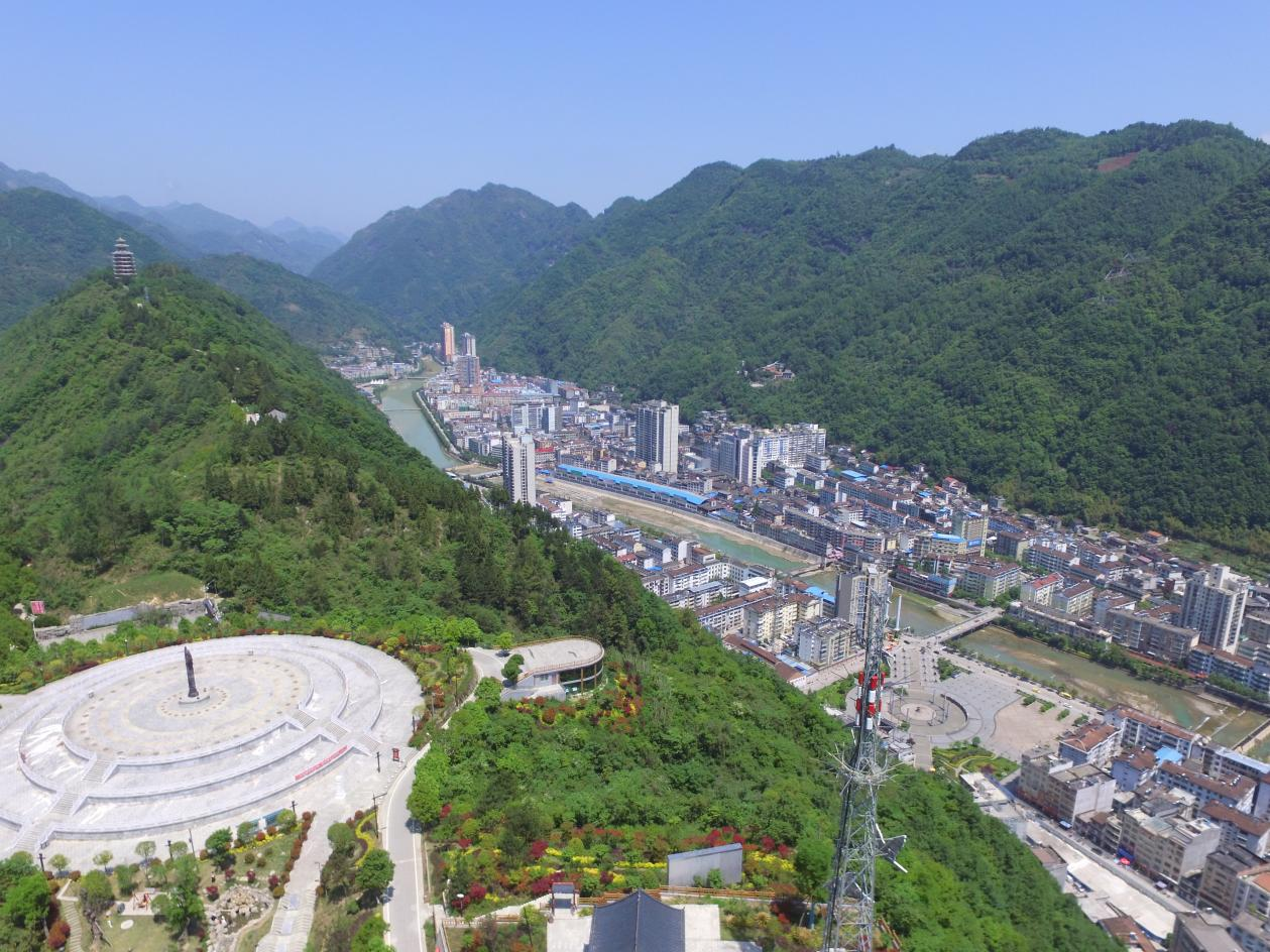 汉中镇巴攻坚克难谋发展凝心聚力谱新篇