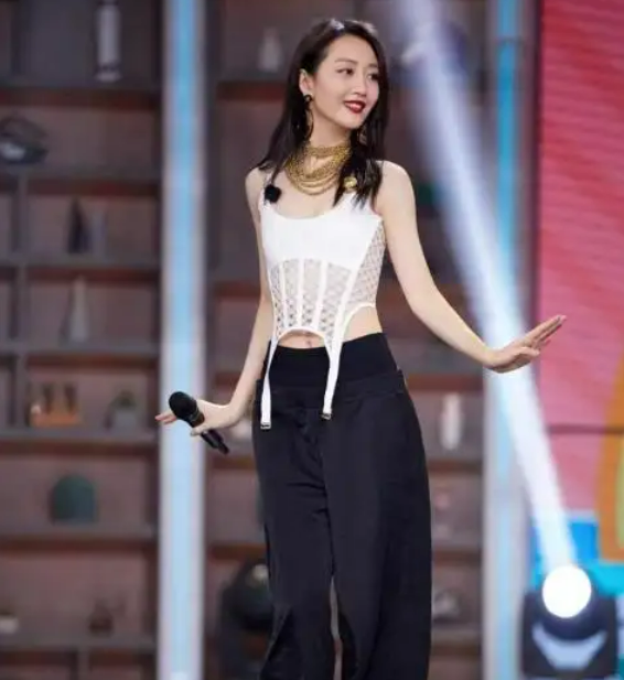 明明很漂亮，却没人追的8位女星，问题出在哪？