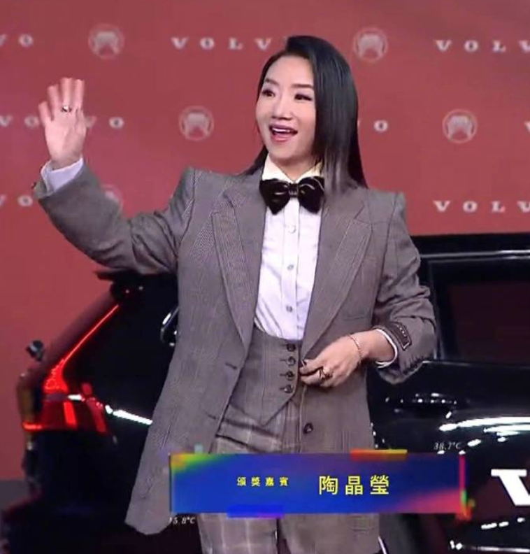 这是颁奖还是开业？金曲奖艺人造型齐翻车，现场变成乡村大舞台？