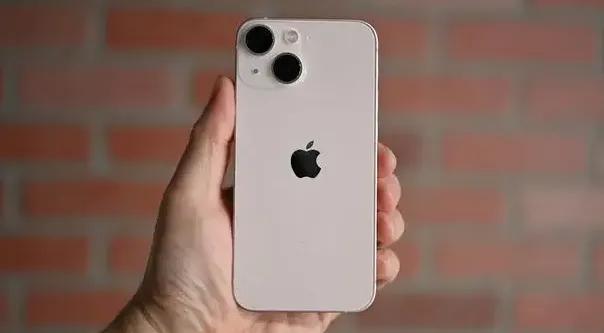 买手机不能盲从，价格良心也要看情况，比如这两款就不建议买