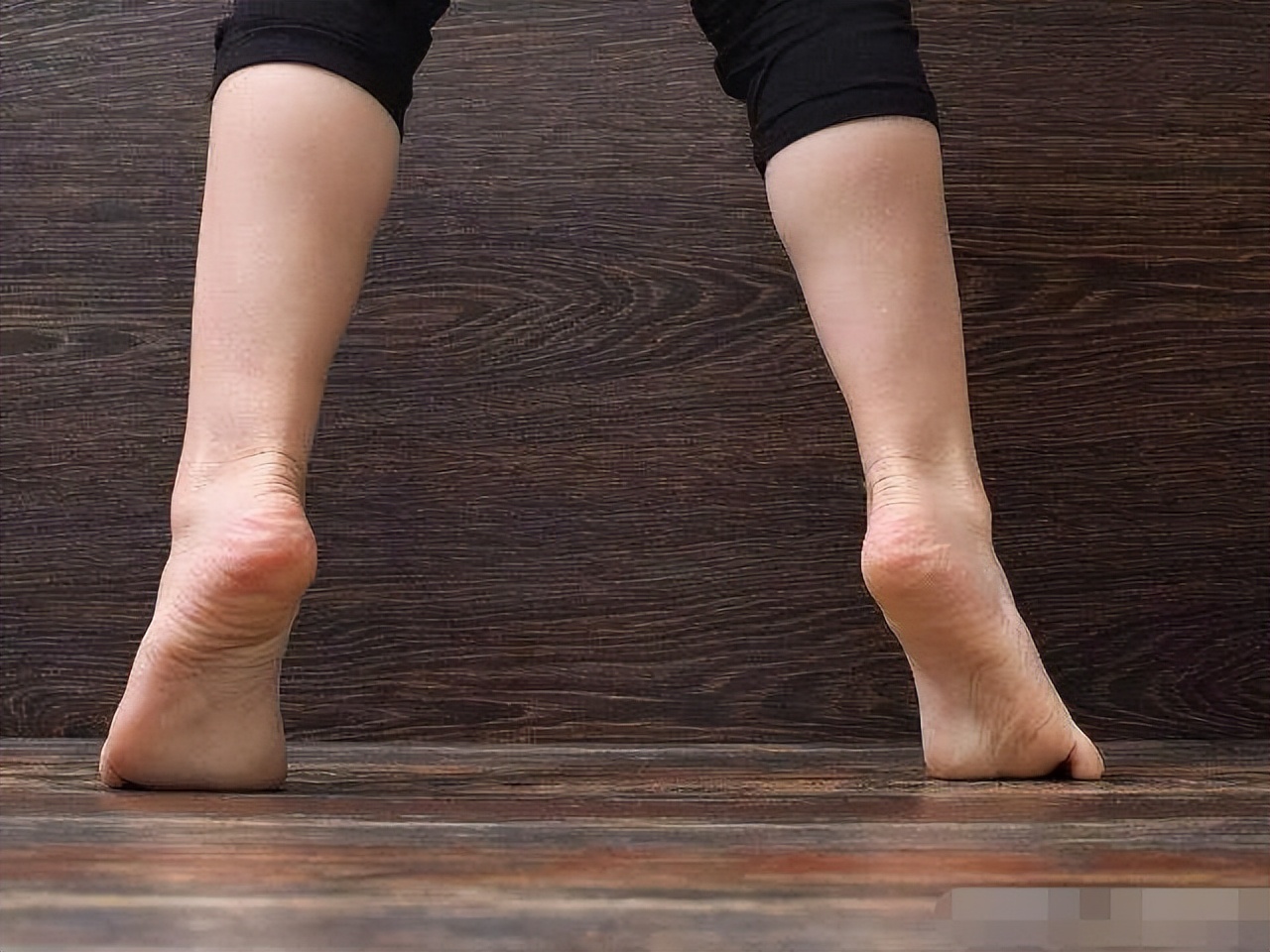 每天踮腳15分鐘，堅持一段時間，或能幫你改善這5個煩惱